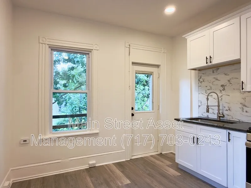 3 bed, 1.0 bath, $2,200 — Photo 3