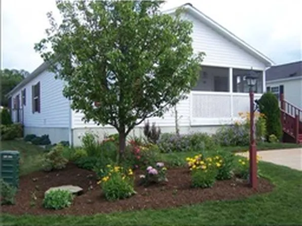 106 Songbird Ln, Tiverton, RI 02878