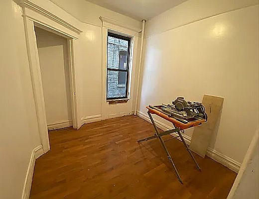 2nd image of 1469 Pacific St #4