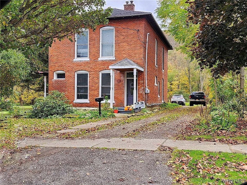 1st image of 410 Fair Oak St