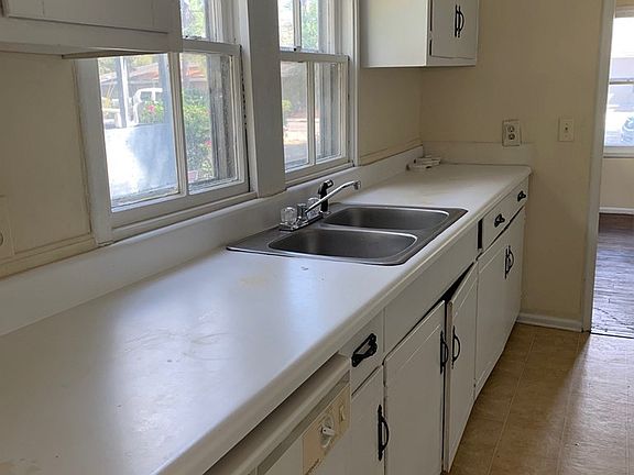 3rd image of 1512 N Lee St