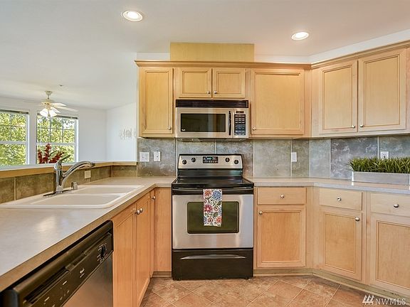 4th image of 7711 Fairway Ave SE Unit 201
