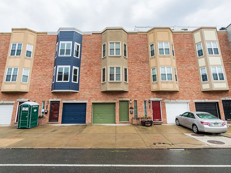 2242 Christian St — Photo 11