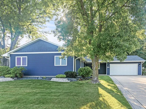 11617 River Hills Dr, Burnsville, MN 55337