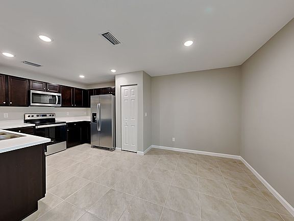 5th image of 1009 SW Majorca Ave