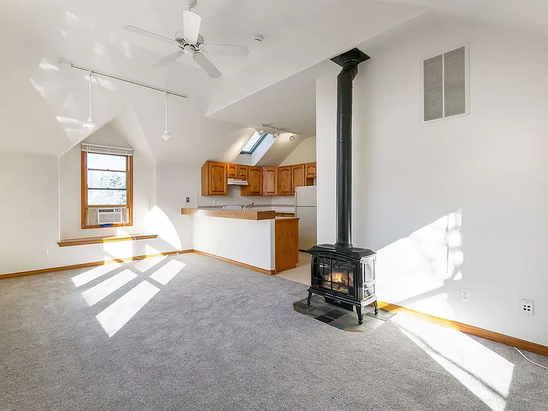 415 Mason Ct #1B — Photo 3
