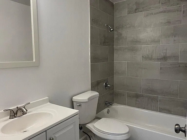 2nd level bathroom