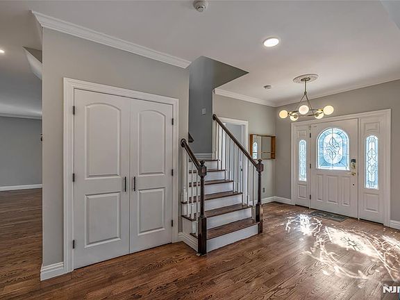 2nd image of 33 Country Club Rd