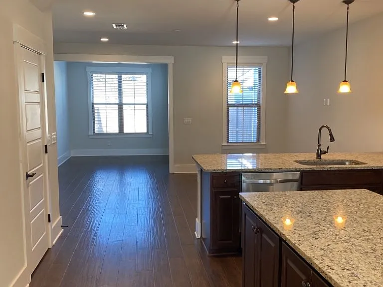 250 Oak Park St — Photo 8