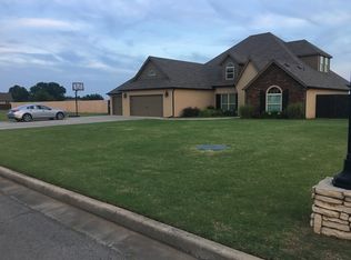 1913 E Woodlands Cres, Muskogee, OK 74403