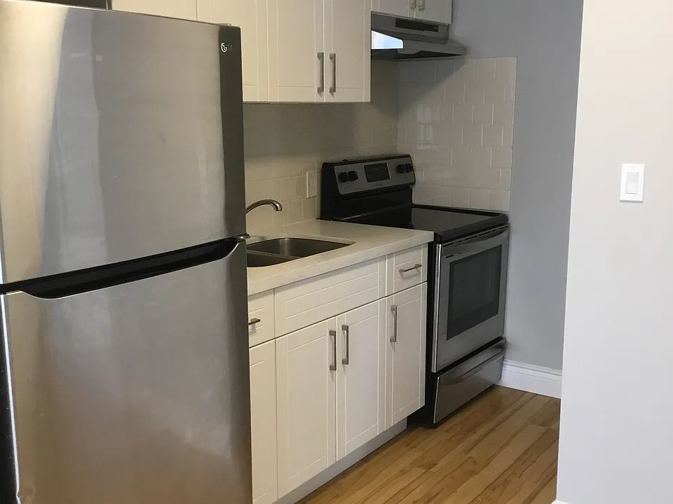 299 Simcoe St S #10