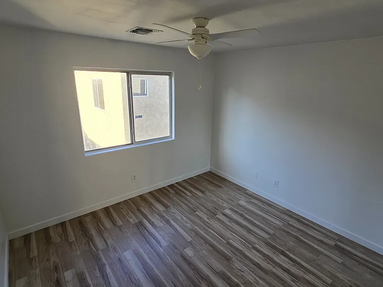 6622 W Polk St — Photo 17