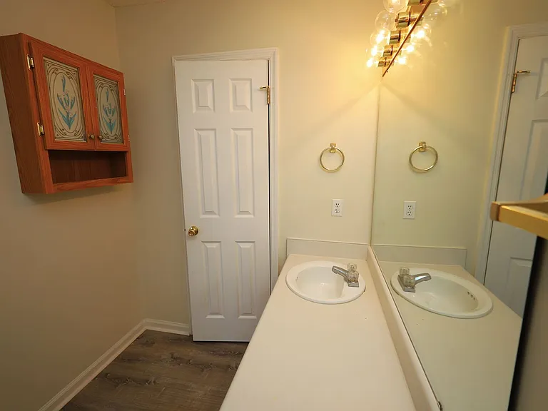 4200 Shadowwood Dr — Photo 8