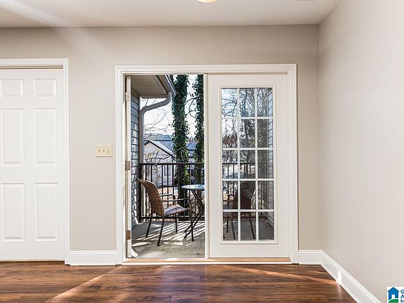 4th image of 423 Penny Ln