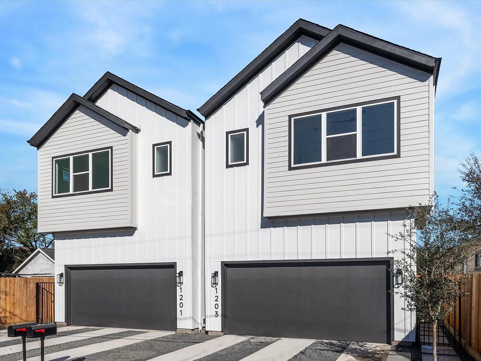 3 bed, 2.5 bath, 2333 sqft, $3,500 — Photo 2