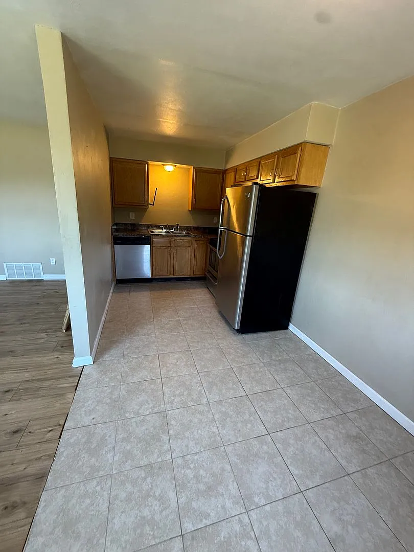 140 Main Avenue — Photo 2