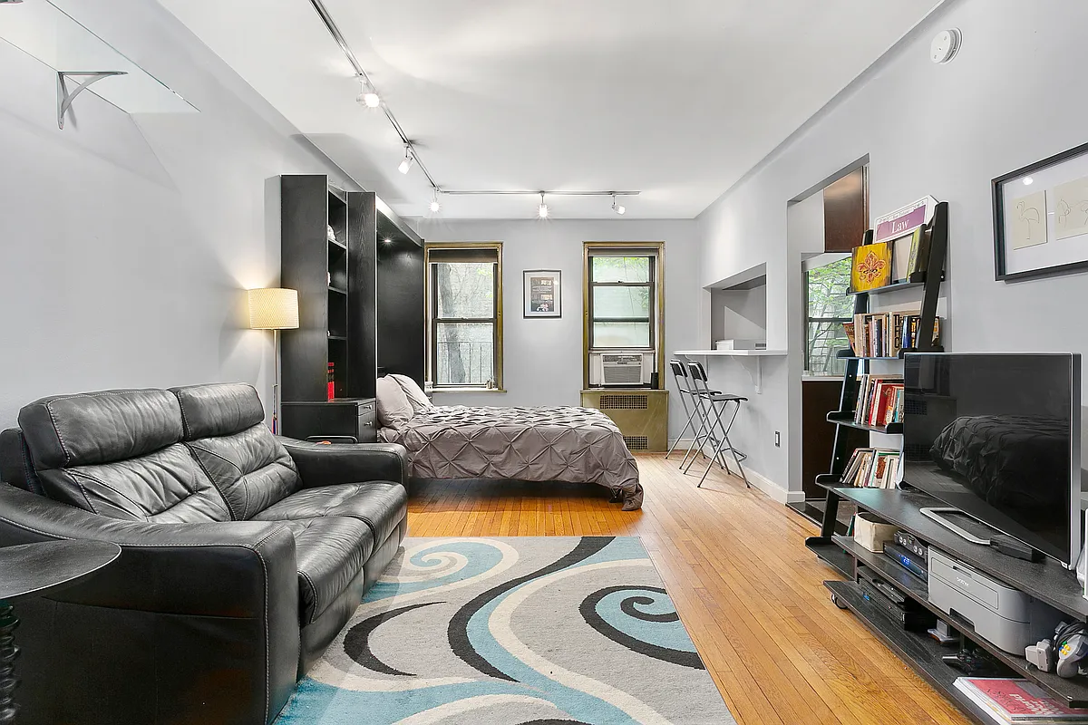166 West 22nd St Unit 1F  
