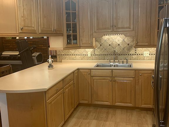 4th image of 1942 Manor Hgts Dr