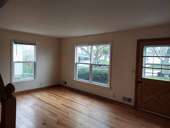 3rd image of 607 Indiana St