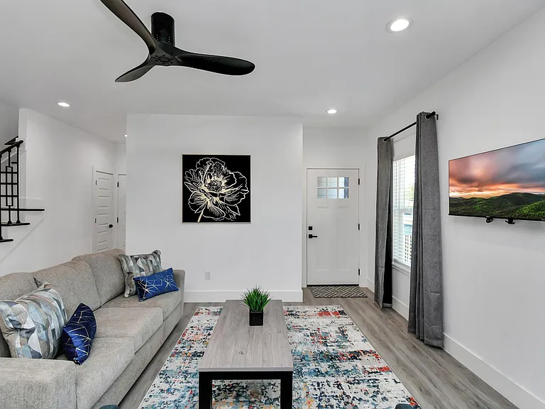 6531 Rosemary Ln #A — Photo 9
