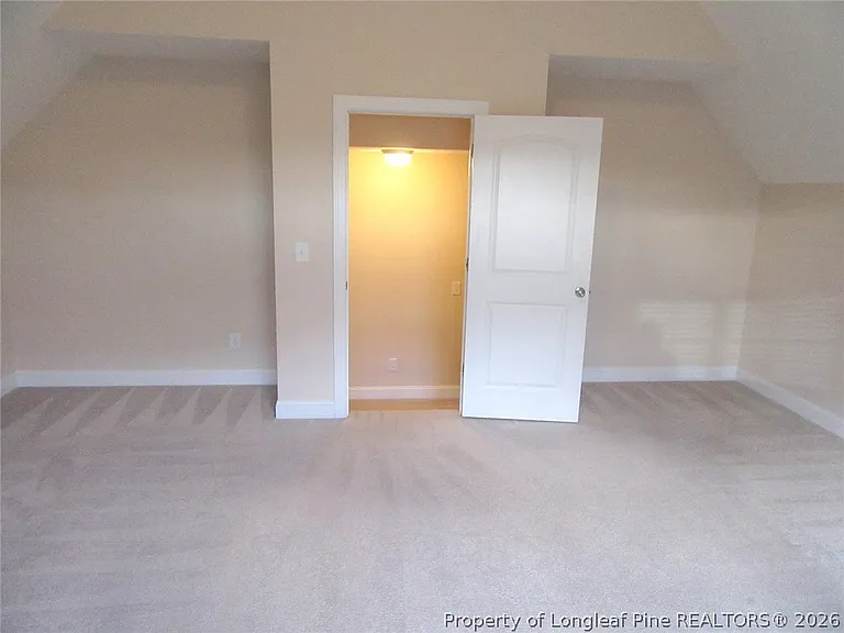 512 Rossendale Dr — Photo 28