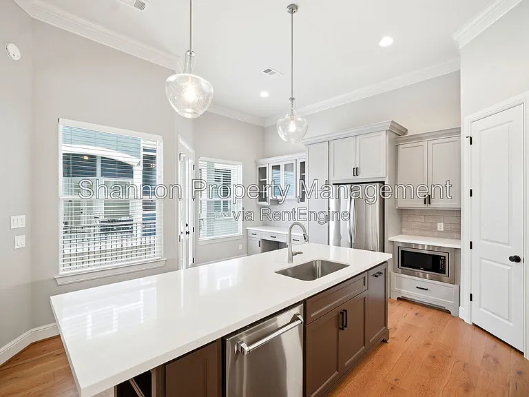 1204 W 16th St #B — Photo 22