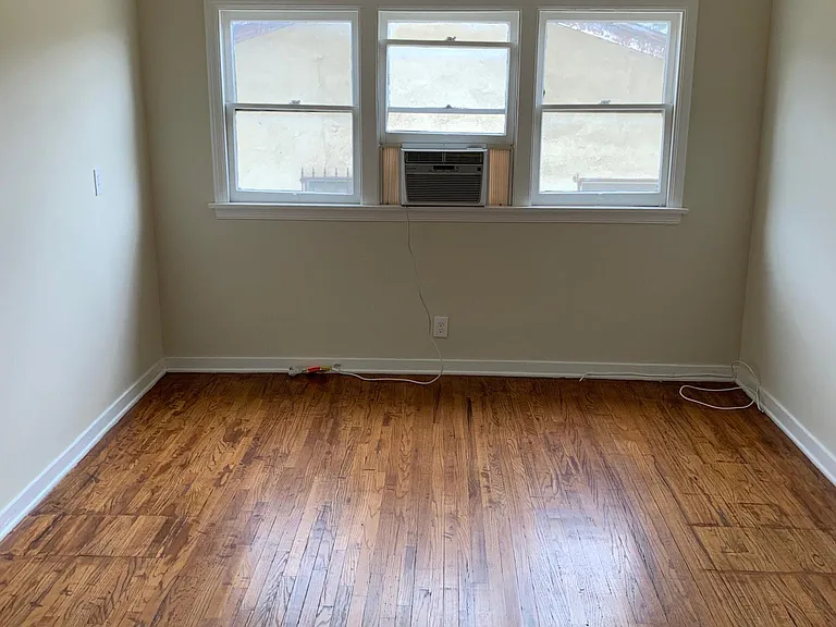 LARGE MASTER BEDROOM WITH WINDOW A/C