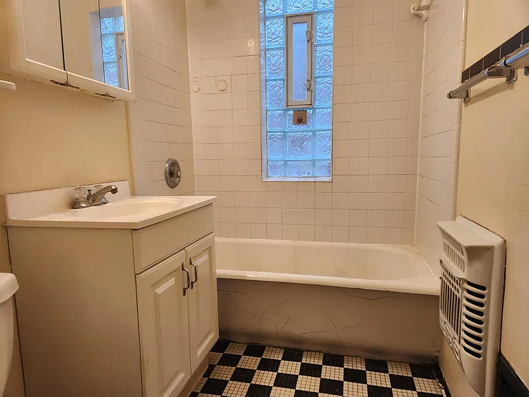 1445 W 3rd Ave #C — Photo 5