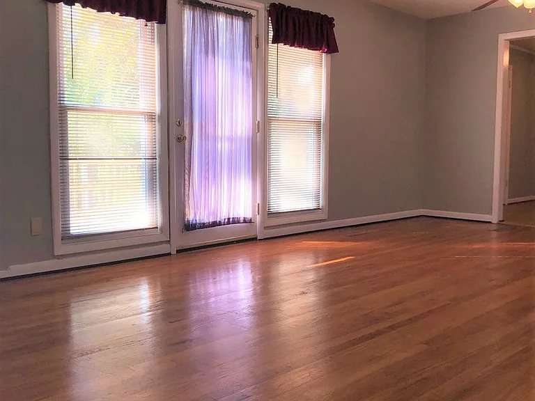 98 Montclair Cir — Photo 5