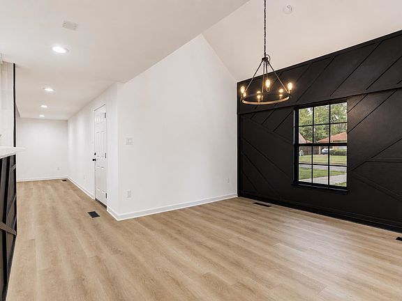 5th image of 3116 Domar St