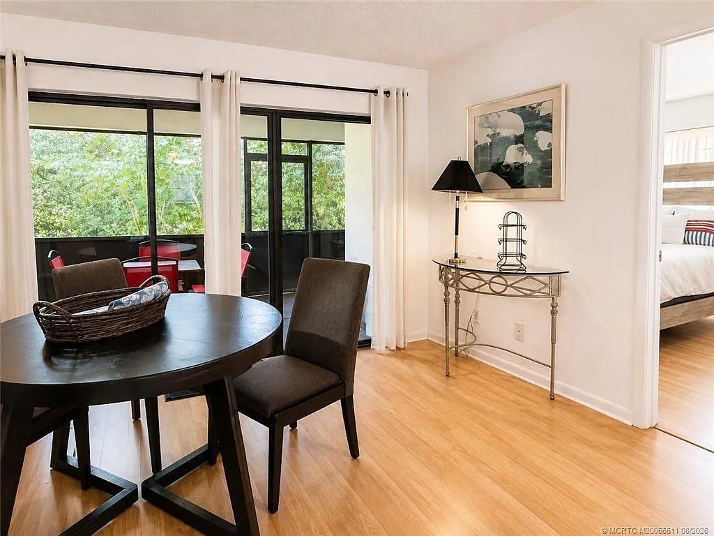2 bed, 2.0 bath, 1100 sqft, $2,300 — Photo 2