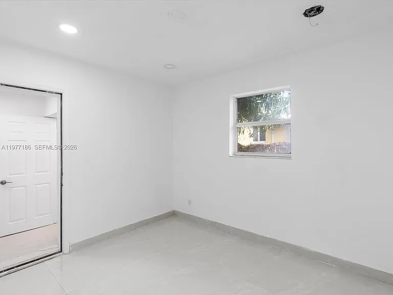 4331 SW 31st Dr — Photo 16