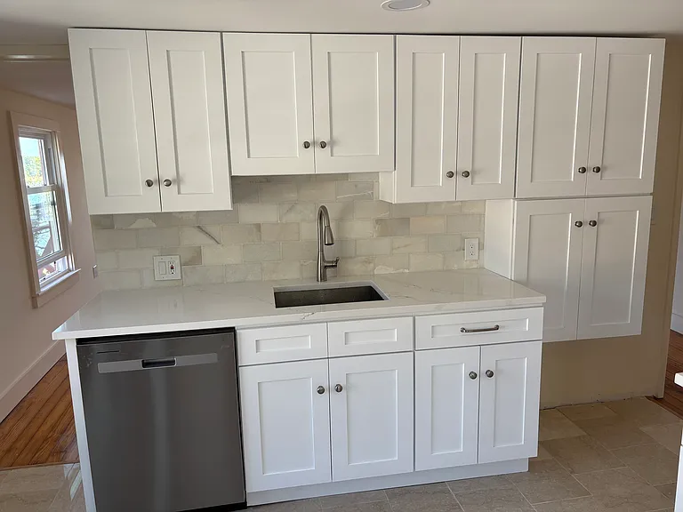 Kitchen Sink With Quartz Countertops