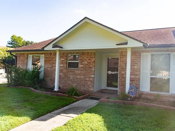 3878 Laura Leigh Dr, Friendswood, TX 77546