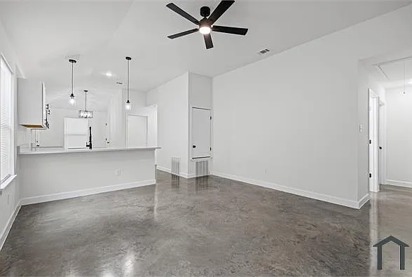 721 Eva St — Photo 4