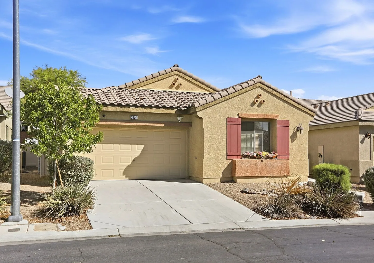 Single-Story 3 Bedroom Gem in a Gated Cul-de-Sac! — Photo 2