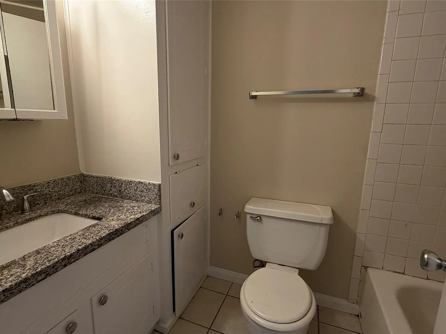 3 bed, 2.0 bath, 1381 sqft, $1,800 — Photo 3