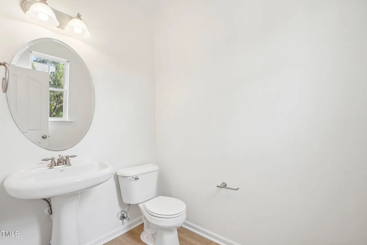 3 bed, 2.5 bath, 2238 sqft, $2,380 — Photo 4