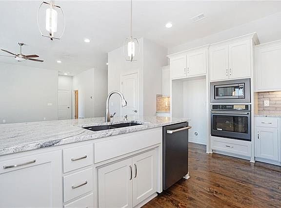 4th image of 2516 NE 92nd St