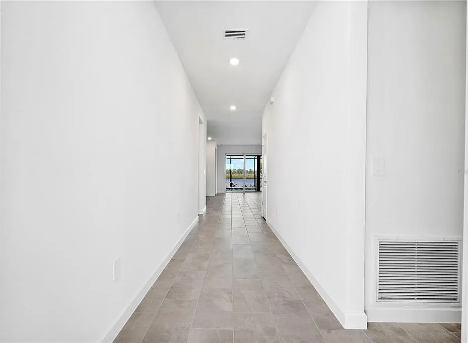 4 bed, 3.0 bath, 1933 sqft, $3,400 — Photo 3