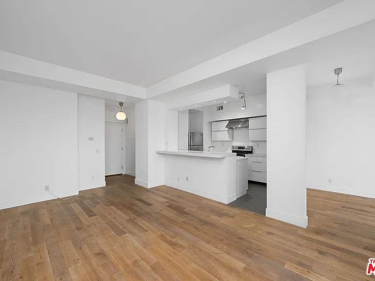 7250 Franklin Ave #511 — Photo 9