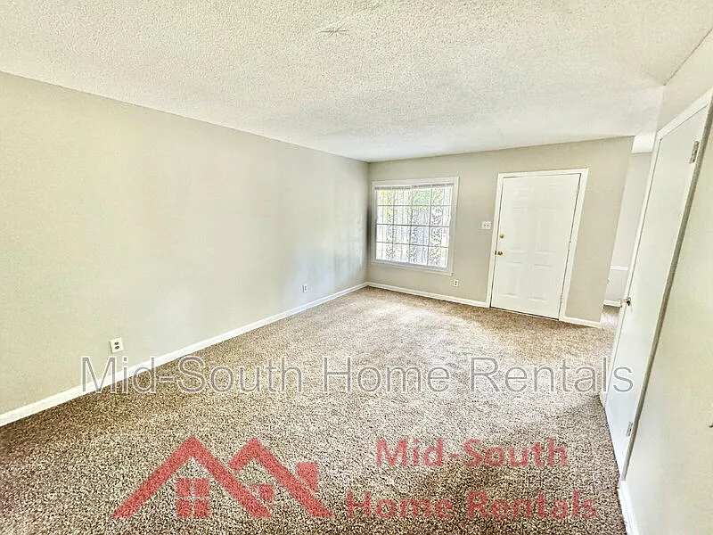 3 bed, 1.5 bath, $850 — Photo 3