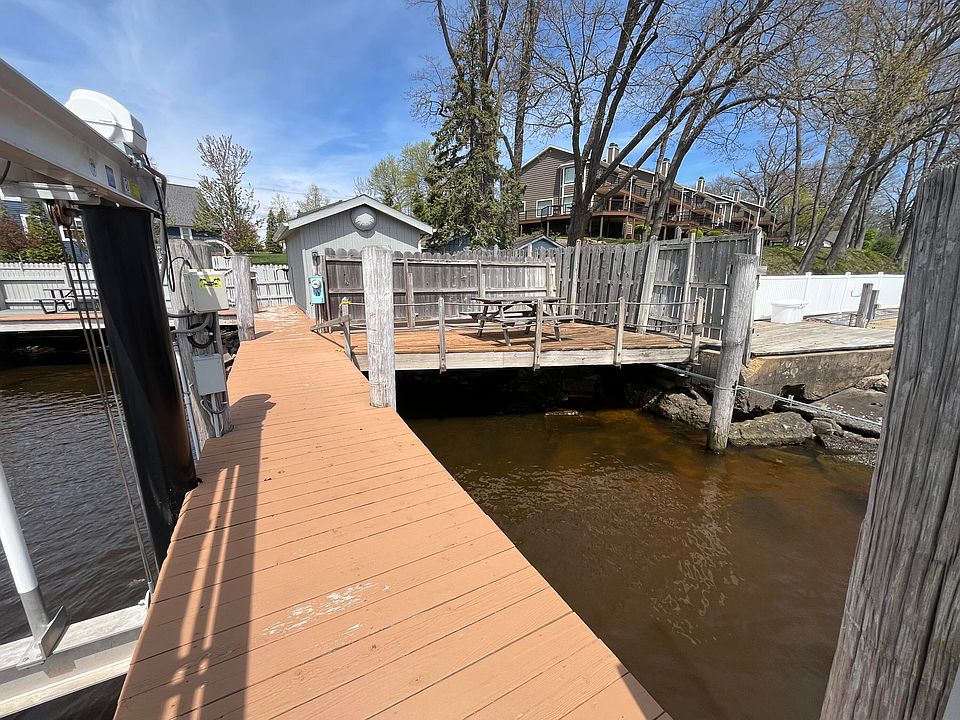 1st image of 36 N Shore Dr N #18