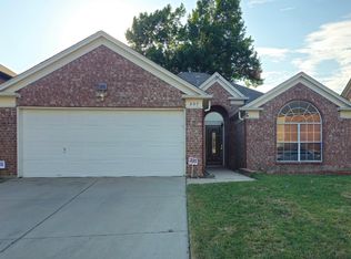 307 Attaway Dr, Euless, TX 76039