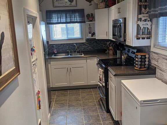 4th image of 147 Madison St