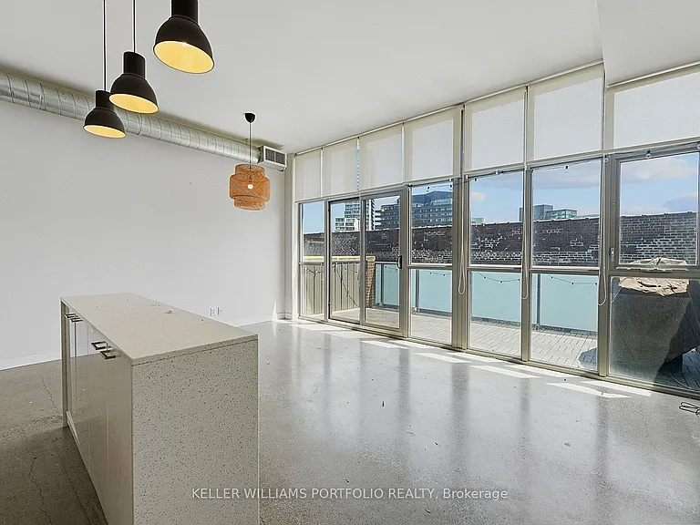 569 King St E #407 — Photo 5