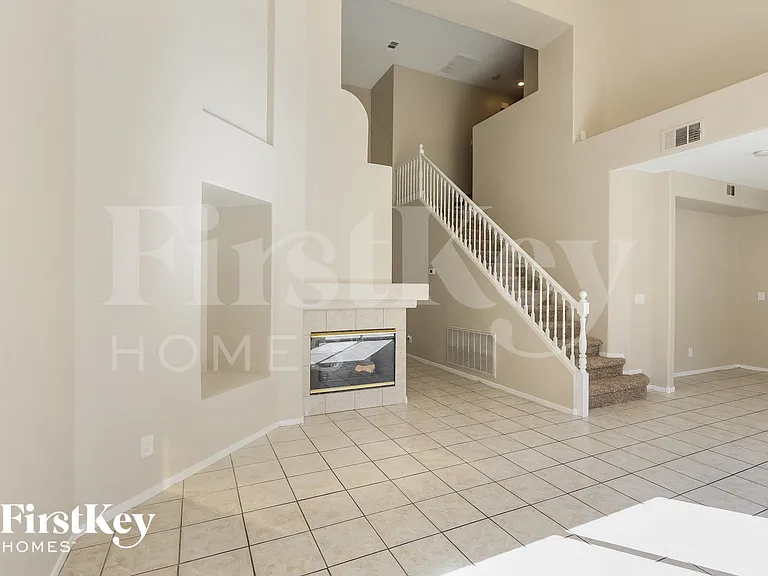 800 Coliseum Ln — Photo 5