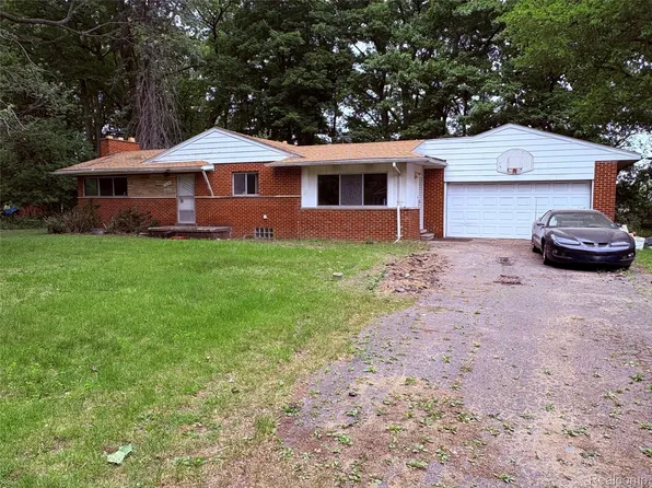 25240 Muerland Rd, Southfield, MI 48033