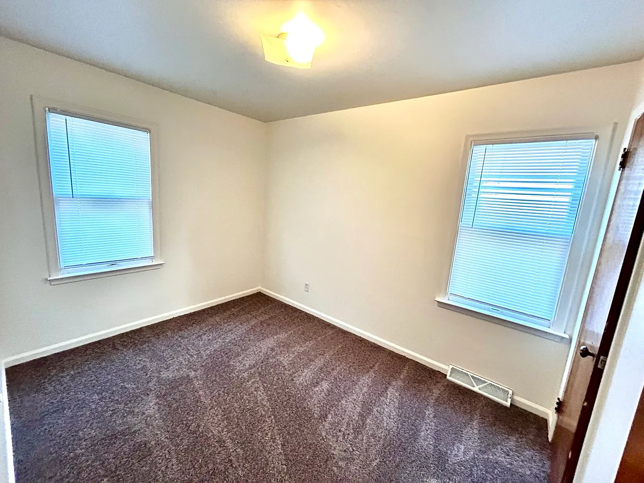 2 bed, 800 sqft, $1,200 — Photo 3
