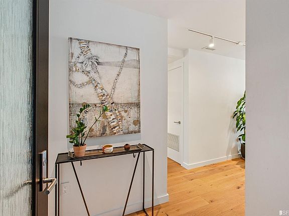 3rd image of 580 Hayes St Unit 201